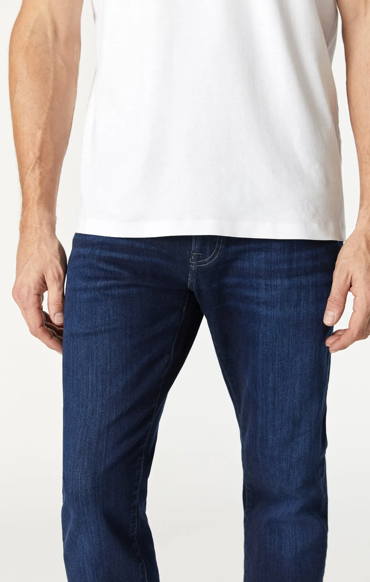 BASIC CREW NECK T-SHIRT IN WHITE